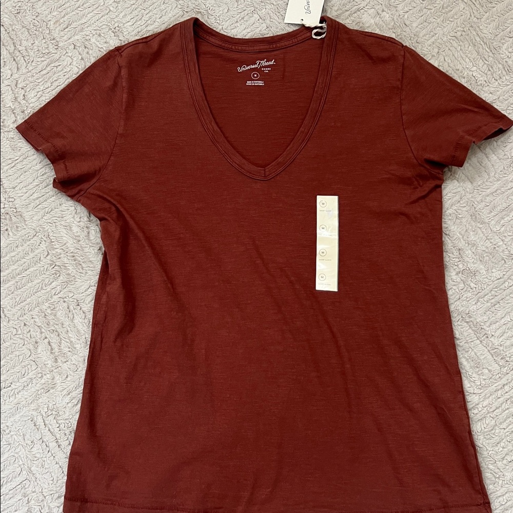 Universal Thread v-neck short sleeve t-shirt,
Size Medium, New with tags - Picture 7 of 16